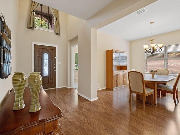 3rd image of 1203 Willowbrook Dr
