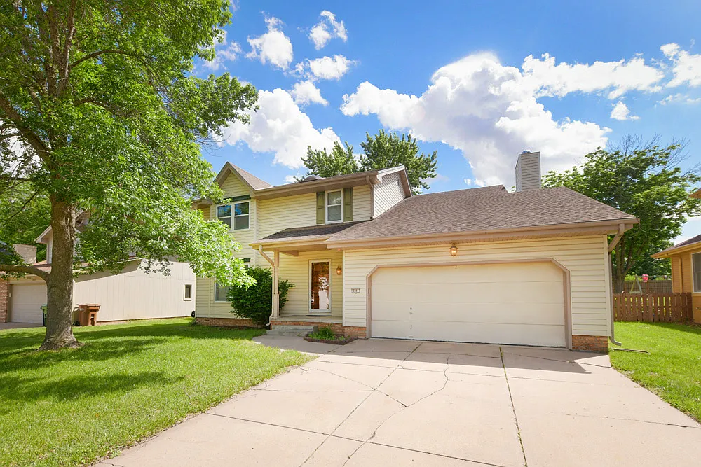 Exterior Front of Home - 2701 Nottingham Dr