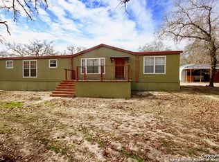 627 Cherry Rdg, Floresville, TX 78114