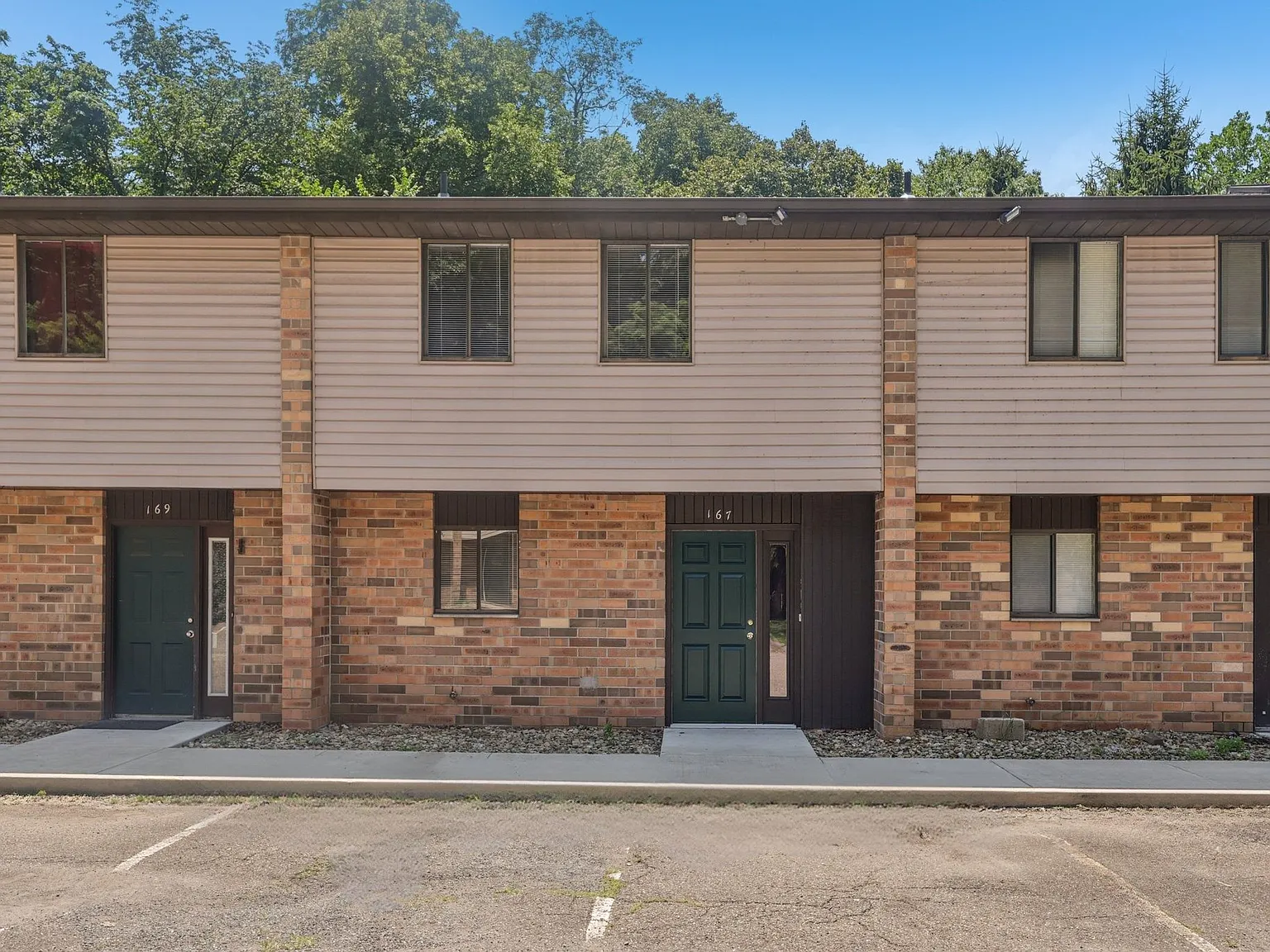 Valley Park Townhomes — Photo 2