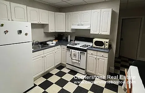 3 bed, 1.0 bath, $3,000 — Photo 2
