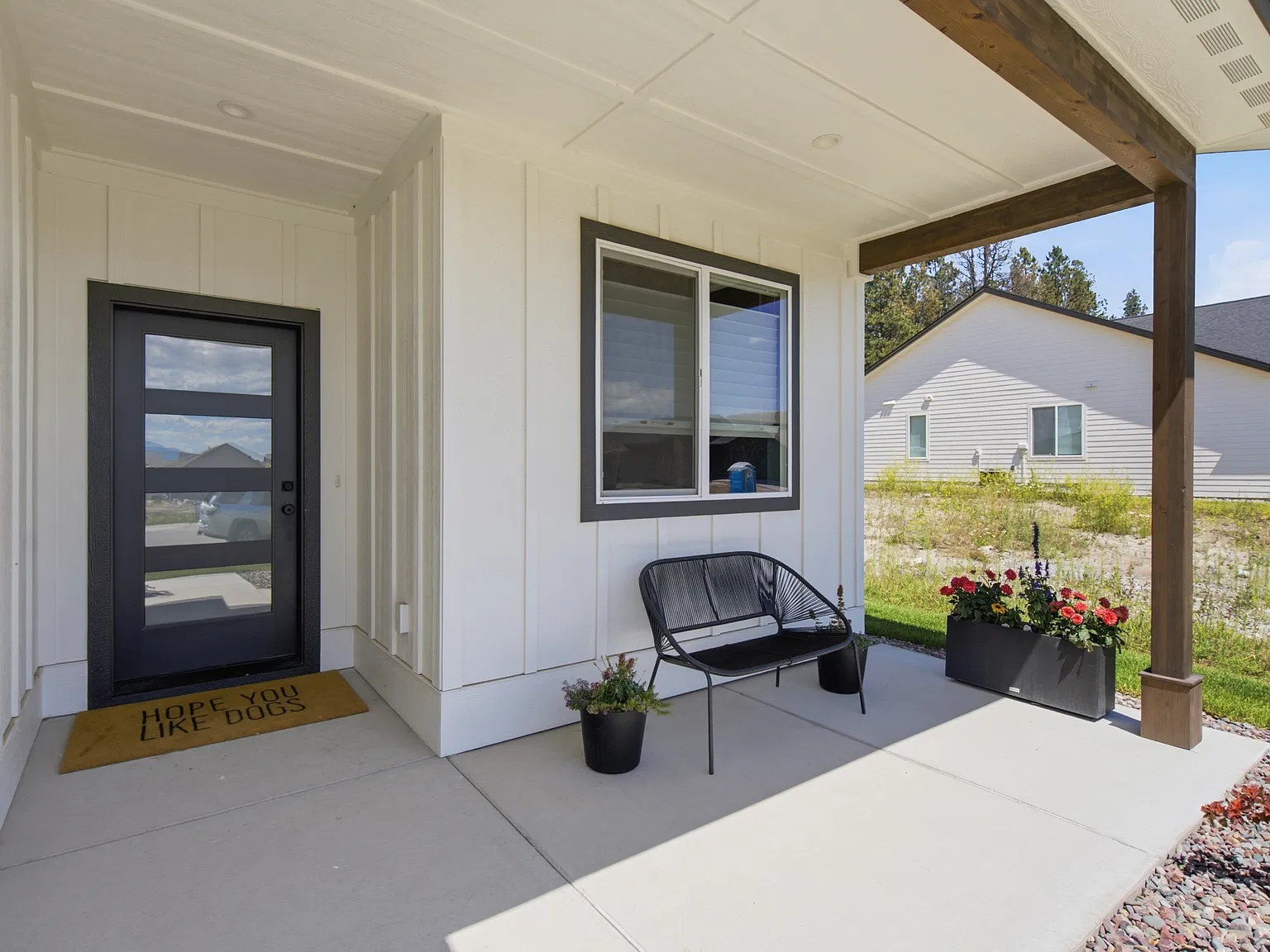 4 bed, 2.5 bath, 2250 sqft, $4,100 — Photo 3
