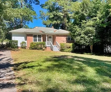 3 bed, 1.0 bath, 932 sqft, $1,675 — Photo 1