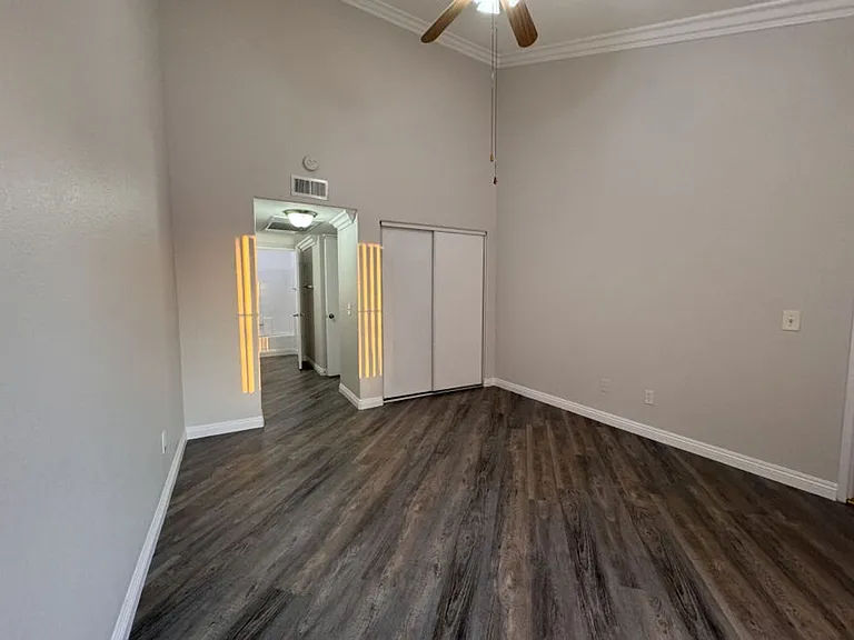 Alcantara Home Apts — Photo 34