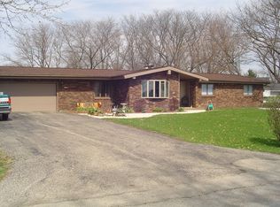 2441 Shoreline Heights Rd, Sterling, IL 61081