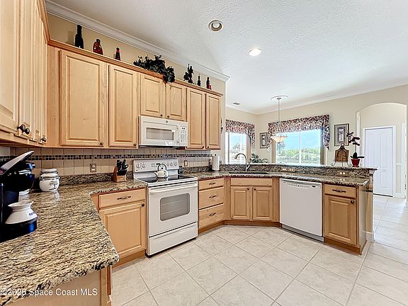 3rd image of 2941 Camberly Cir