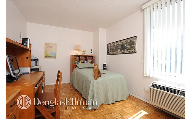 Sold by Douglas Elliman | media 21