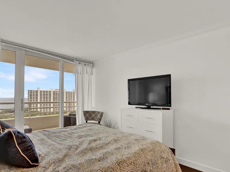 4201 N Ocean Blvd #C1405 — Photo 28