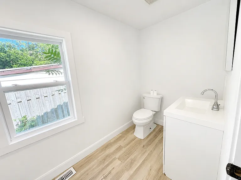 24 Cayuga St #A — Photo 18