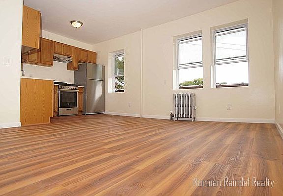 3rd image of 177-06 Jamaica Ave #1