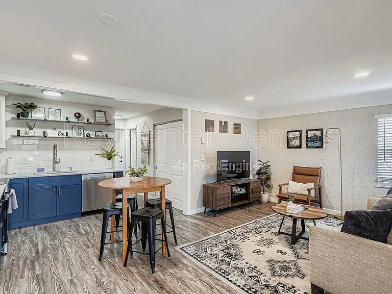 1454 N Ivy St — Photo 15