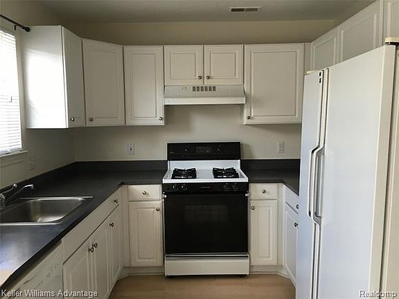 2nd image of 120 Allenhurst Ave