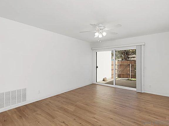 5th image of 9945 Pineknoll Ln