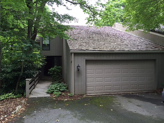2nd image of 301 Crest Ln