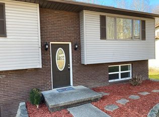 7 Barberry Ln, Clendenin, WV 25045