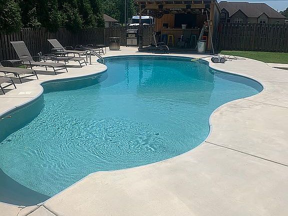 5th image of 367 Saint Clair Dr