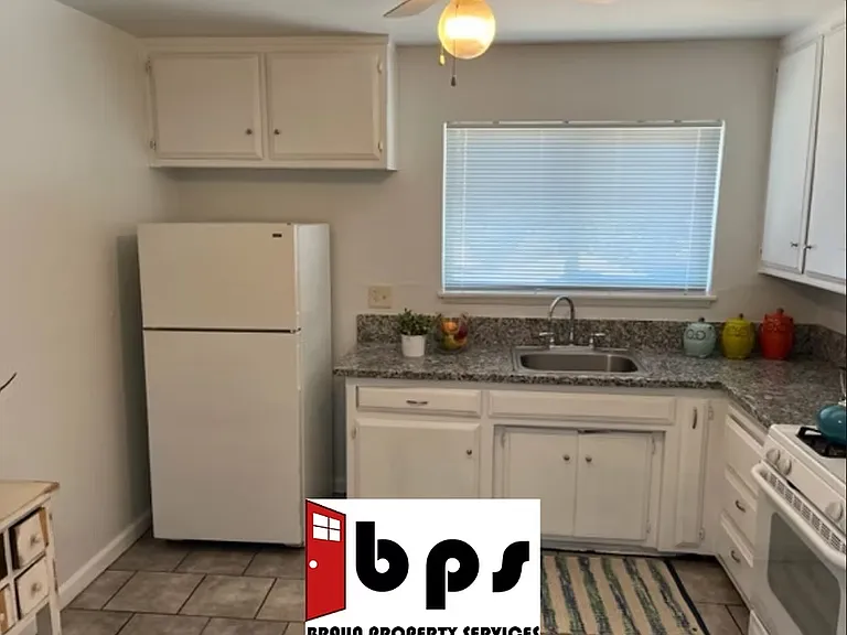 3100 Howe Ave #B-1 — Photo 3