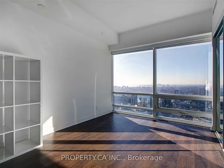 15 Grenville St #4704 — Photo 7