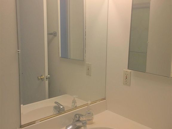 5th image of 1598 Albatross Dr APT 1