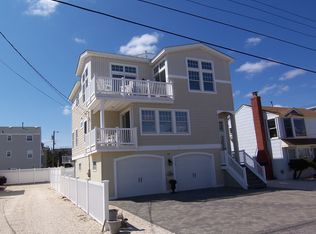 118 E Sailboat Ln, Brant Beach, NJ 08008