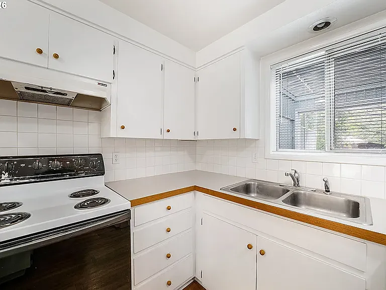 3670 Willamette St — Photo 7