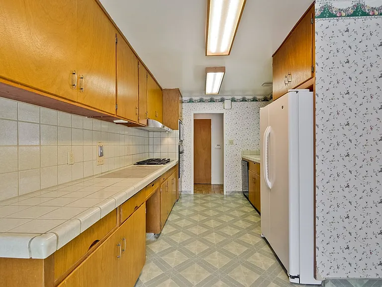 160 Kit Carson Ct — Photo 26