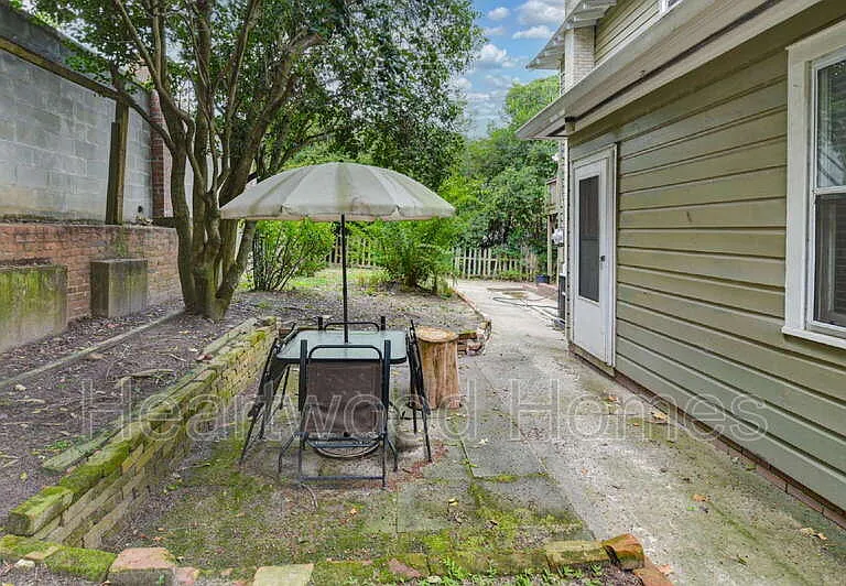 2417 Clark St #B — Photo 38