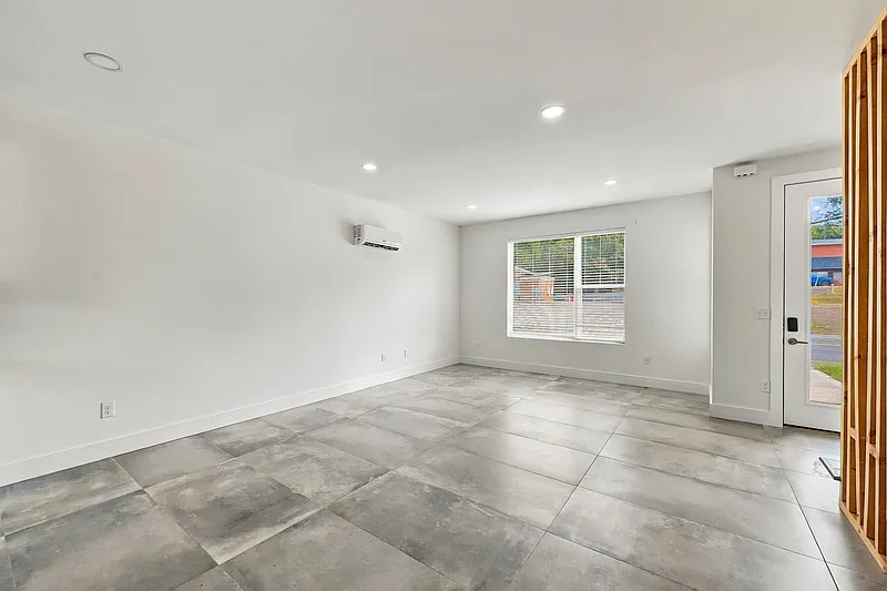 2 bed, 2.5 bath, 1200 sqft, $2,000 — Photo 3
