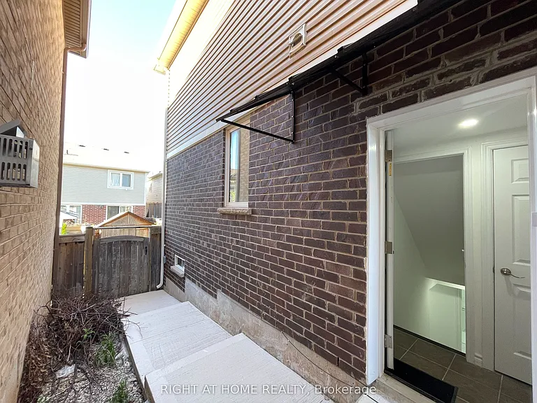 58 Meadowcrest Ln #LOWER — Photo 6