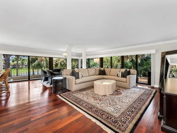 105 Clubhouse LN #389, NAPLES, FL 34105