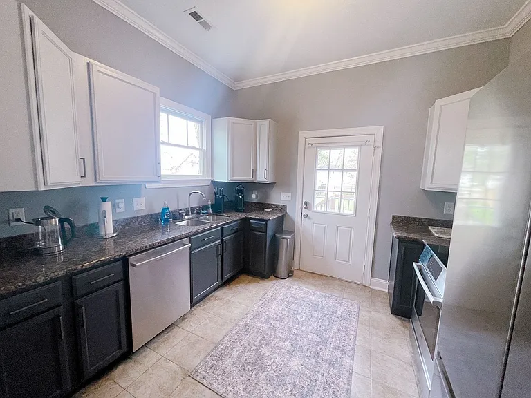 218 Hargrove St — Photo 4