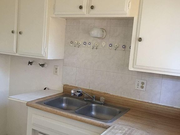 4th image of 2418 1/2 Jackson Ave #2418-1/2