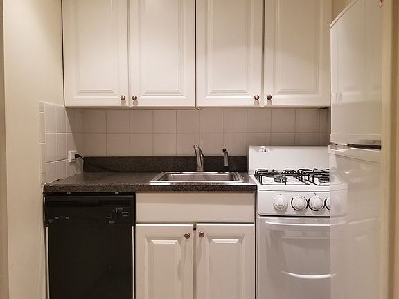 5th image of 135 E 54th St APT 12A