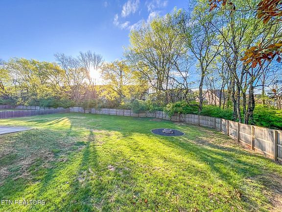 2nd image of 12052 Broadwood Dr