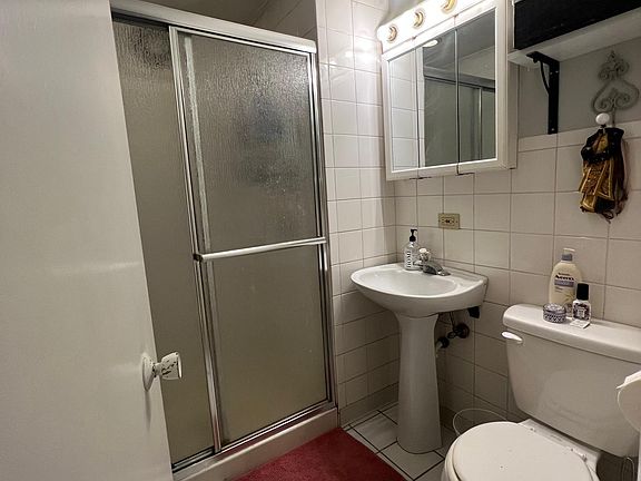 5th image of 3443 N Broadway St #1E