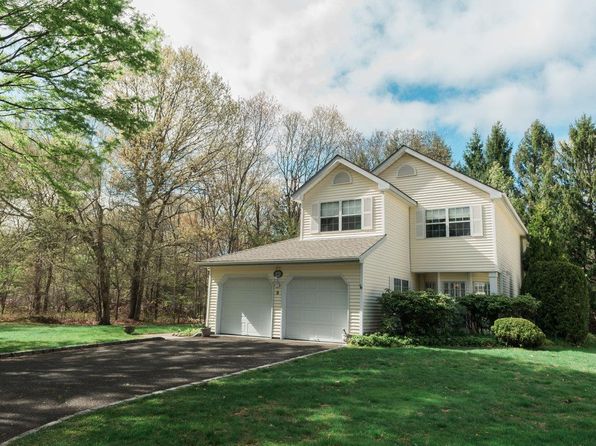 3 Cloister Lane, Middle Island, NY 11953