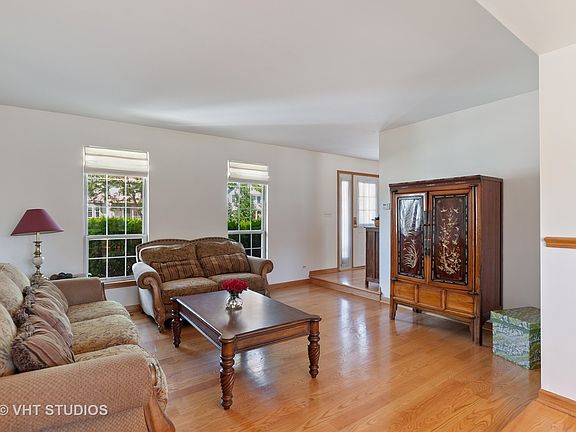 2nd image of 97 Alexandra Ct