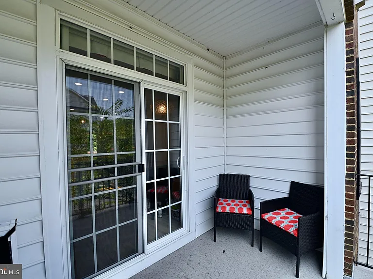 6915 Rolling Creek Way — Photo 12