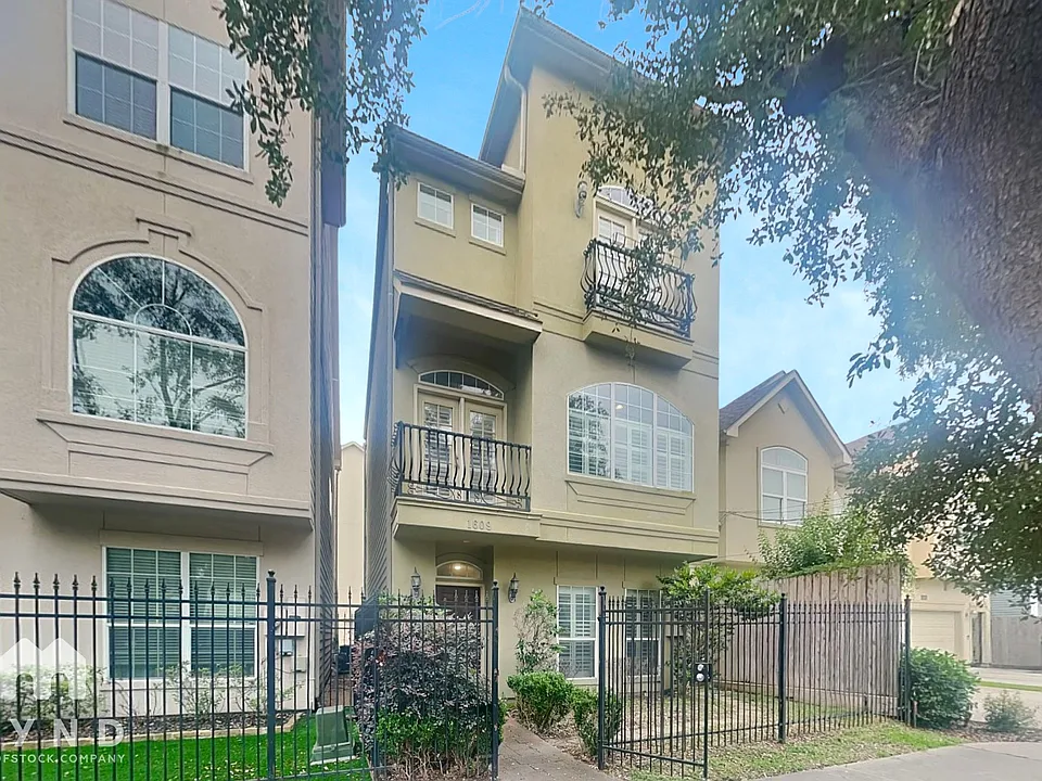1609 Summer St