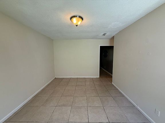 2nd image of 9 Pratt St