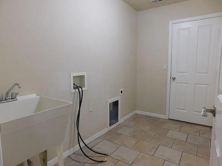 2929 Joan Way — Photo 19