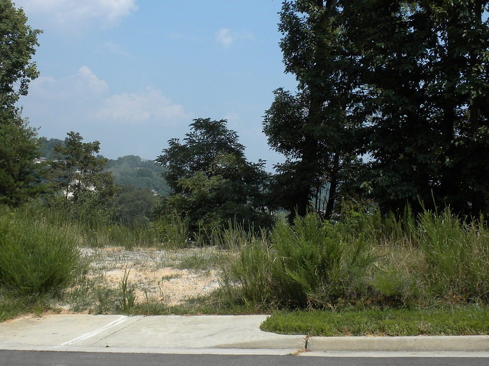 1st image of 5910 Knightsbridge Dr #1