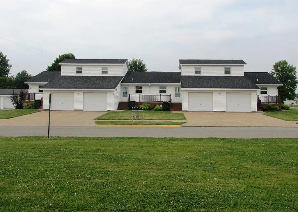 2 bed, 1.5 bath, 1100 sqft, $1,200 — Photo 1