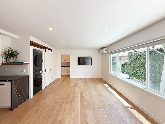 3rd image of 1756 Franklin St APT 2