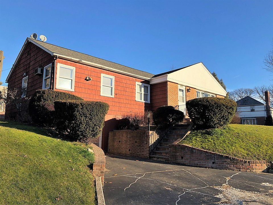 2nd image of 8555 Wicklow Pl
