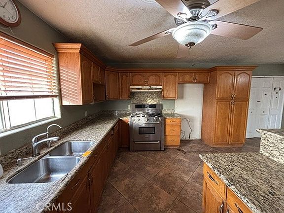 4th image of 24750 Lindsay Ave