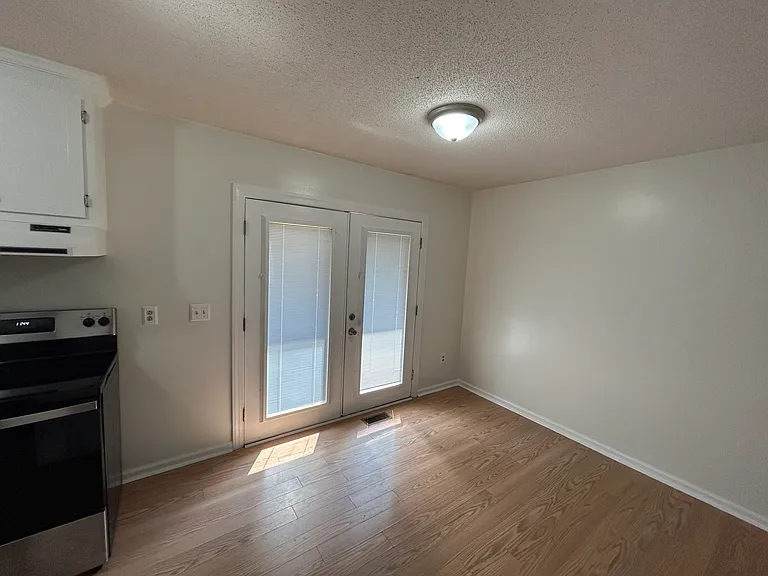410 Riverton Ct — Photo 5