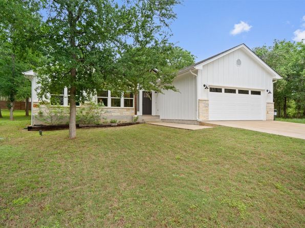 407 Mauna Loa Ln, Bastrop, TX 78602