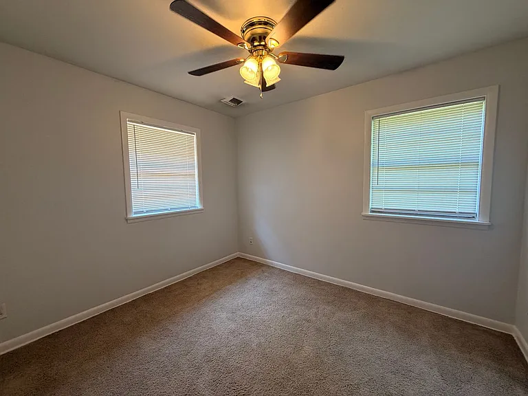 1310 Bradley Ln — Photo 5