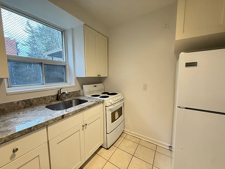 1299 Bayview Ave #B — Photo 5